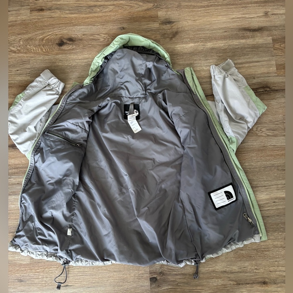 North Face Girls Large L light weight hooded coat. Green & Gray. EUC!! Preloved - Picture 6 of 12